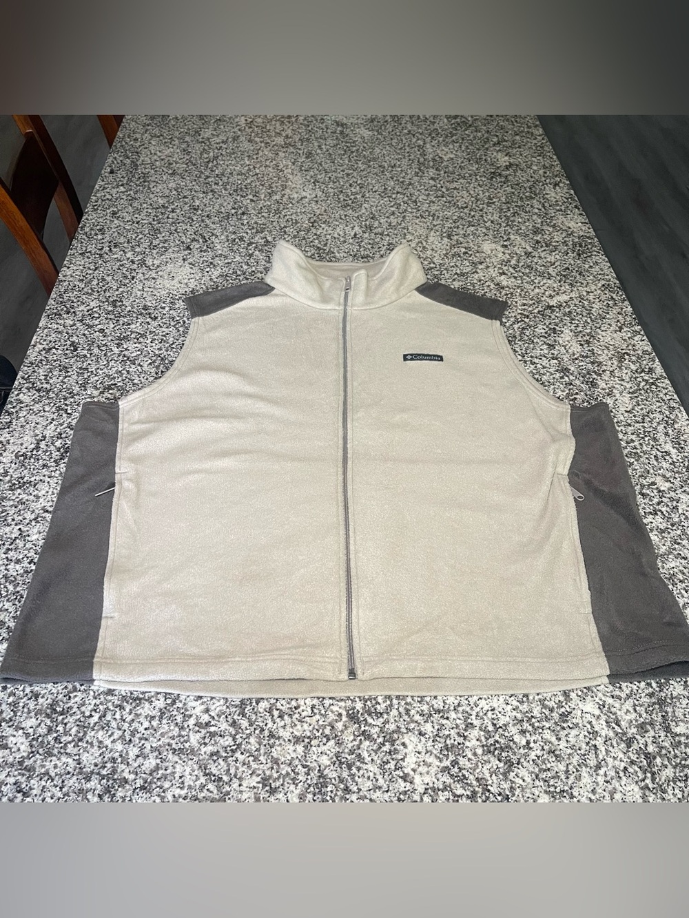 Columbia men’s fleece vest 4x big and tall cream gray zip up.